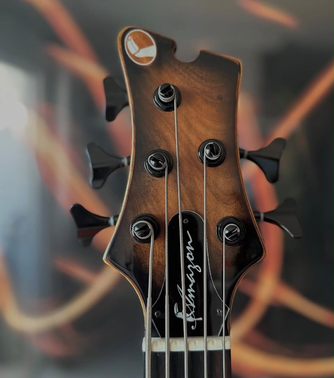 Headstock Amazon Custom com o Tucano no Logotipo